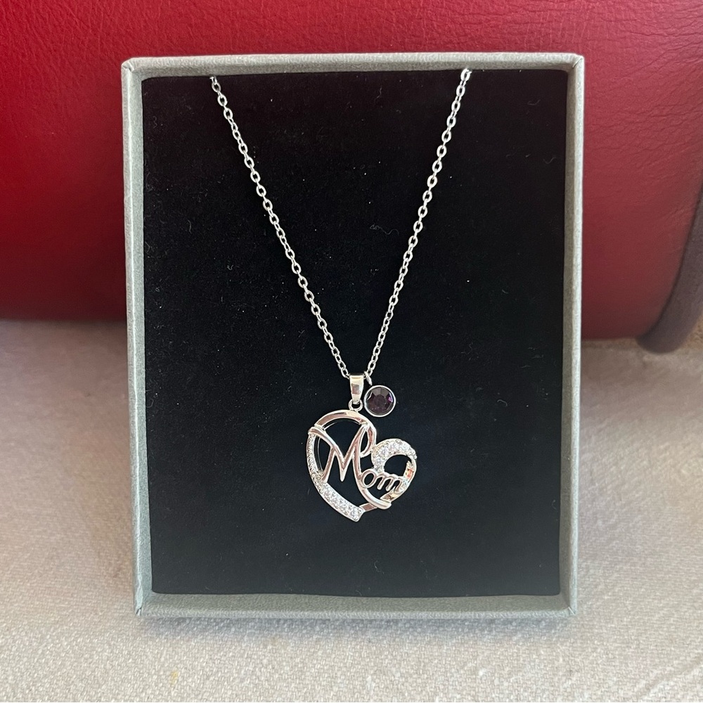 Silver Heart 'Mom' Pendant Necklace - NWT